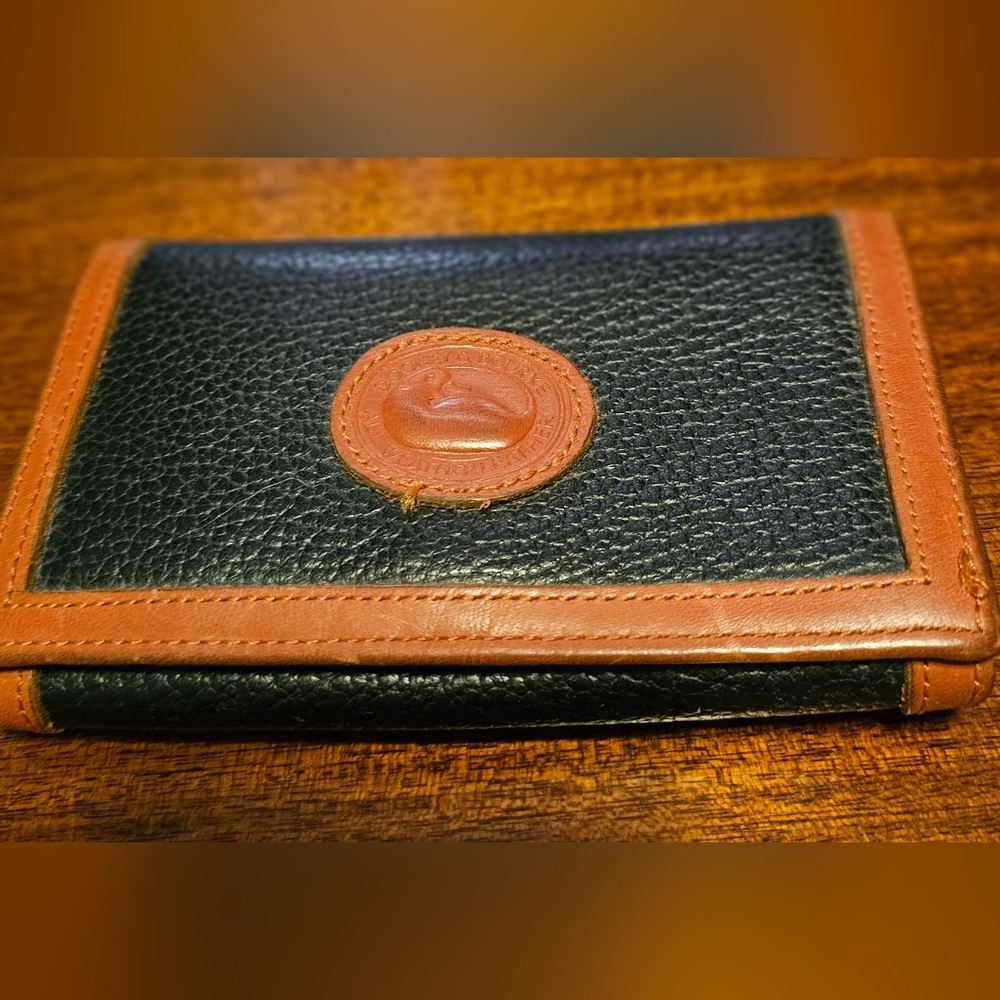 Vintage Dooney & Bourke Classic Black & Tan Pebbled Leather Wallet GUC